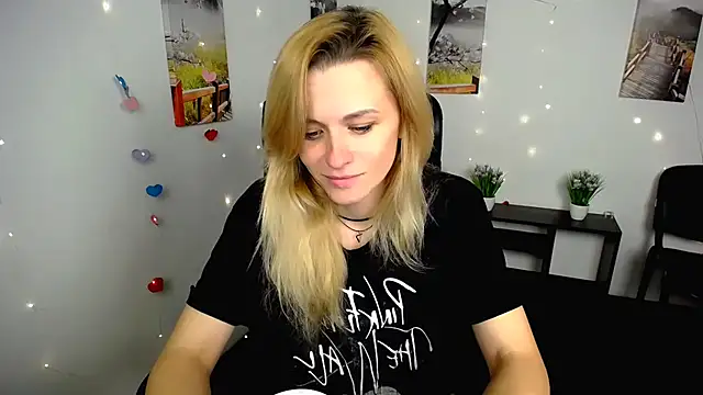 PeppyMia online show from November 5, 2025, 6:57 am