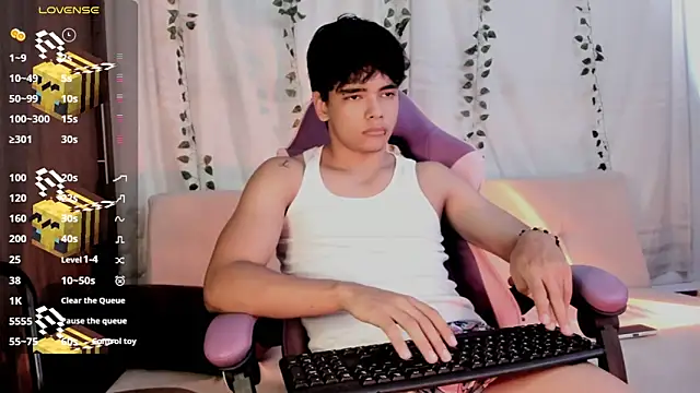 Snapshot of an_drew18 chatting on October 4, 2025, 2:04 pm an drew18 online show from October 4, 2025, 2:04 pm