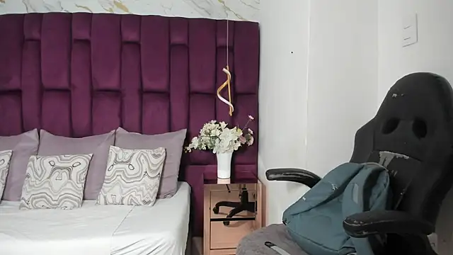 cloe spencerr online show from December 16, 2025, 4:56 pm