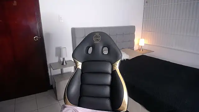 Snapshot of Agatha_bellucci_ chatting on October 23, 2025, 12:15 pm Agatha bellucci online show from October 23, 2025, 12:15 pm