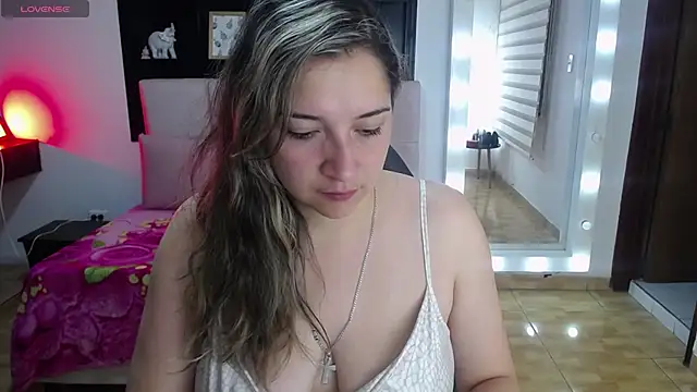 Agatha bellucci  online show from February 13, 2026, 1:07 pm