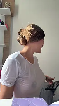 Lovejuana  online show from January 9, 2026, 1:03 pm