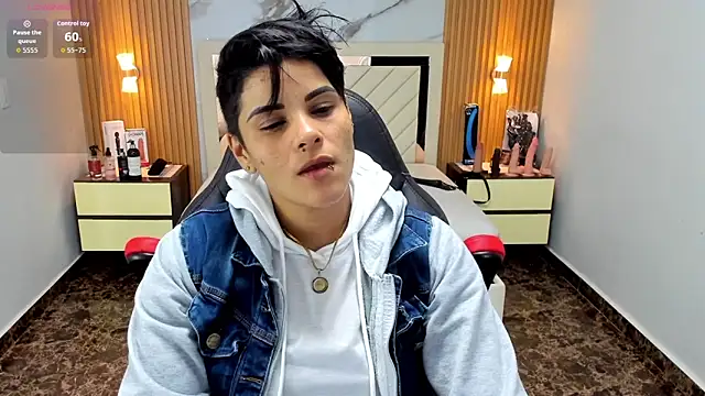 KAROLLJONES1 online show from September 8, 2025, 7:46 pm