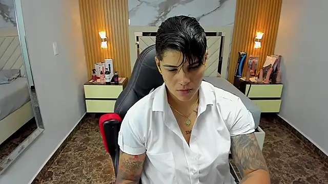 KAROLLJONES1 online show from October 8, 2025, 2:42 am