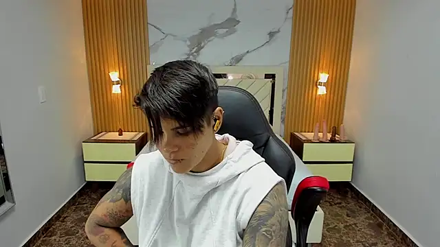 KAROLLJONES1 online show from November 16, 2025, 7:08 pm