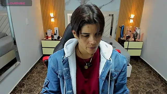 KAROLLJONES1 online show from November 21, 2025, 8:07 pm