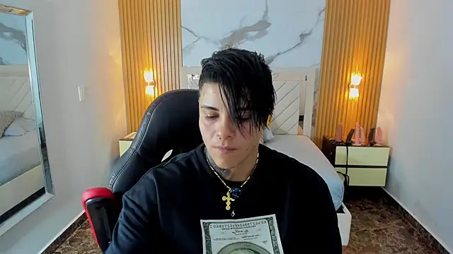 KAROLLJONES1 online show from June 2, 2026, 7:27 pm