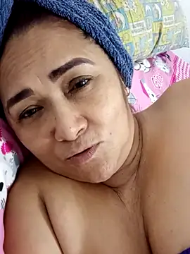 linda luna29 online show from December 4, 2025, 5:17 am