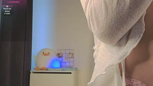 roxydolll online show from March 25, 2026, 2:06 am