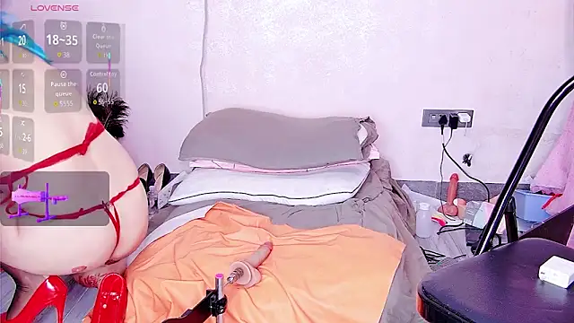 Snapshot of Solsken_ chatting on February 4, 2026, 2:17 am Solsken online show from February 4, 2026, 2:17 am