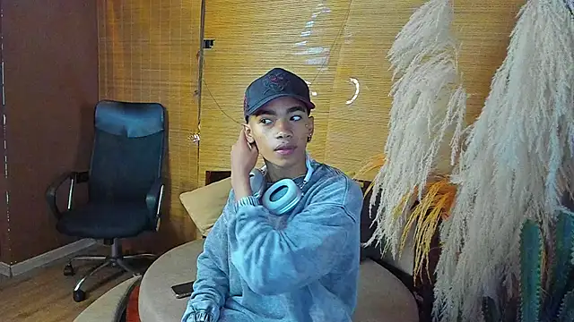 AlanCutee online show from November 27, 2025, 11:23 am