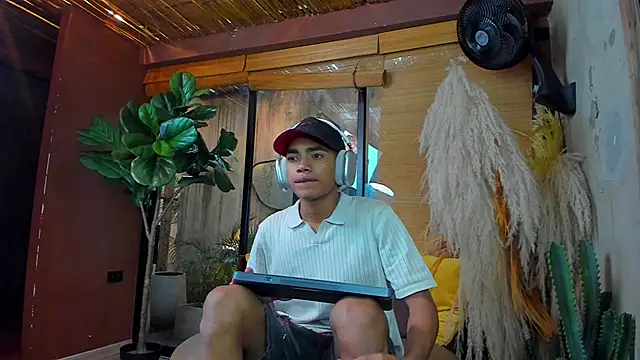 AlanCutee online show from December 1, 2025, 12:43 pm