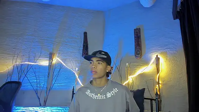 AlanCutee online show from April 5, 2026, 7:44 pm