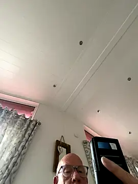 philefc online show from October 3, 2025, 10:01 am