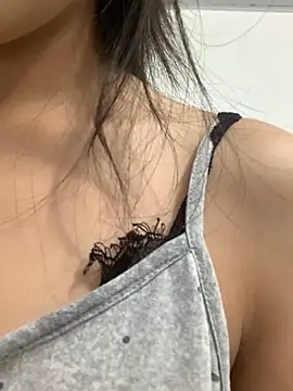    Lily    online show from April 5, 2026, 7:49 am