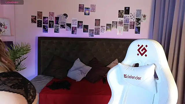 Jesica mooon online show from October 6, 2025, 1:36 am