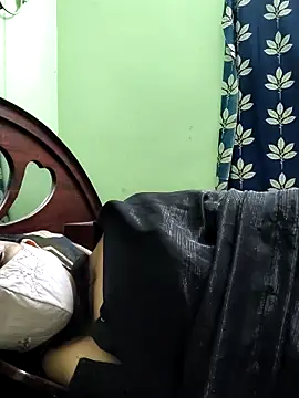 mallu-lover online show from December 5, 2025, 3:20 pm