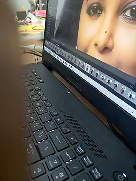 Snapshot of WickedSunny25 chatting on October 28, 2025, 6:32 pm WickedSunny25 online show from October 28, 2025, 6:32 pm