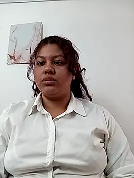 CloeStron online show from November 18, 2025, 2:54 pm