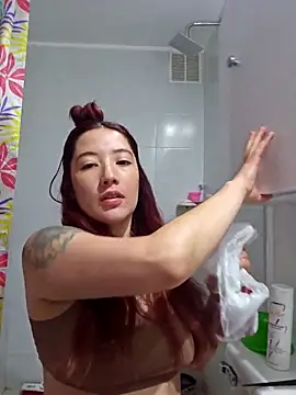 lunnaa  online show from January 14, 2026, 10:03 pm