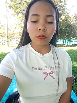 Snapshot of SophiaGuzman chatting on November 10, 2025, 7:46 pm SophiaGuzman online show from November 10, 2025, 7:46 pm