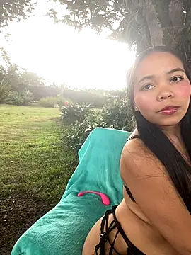 Snapshot of SophiaGuzman chatting on November 18, 2025, 6:56 pm SophiaGuzman online show from November 18, 2025, 6:56 pm