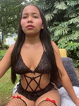 Snapshot of SophiaGuzman chatting on November 23, 2025, 3:34 pm SophiaGuzman online show from November 23, 2025, 3:34 pm