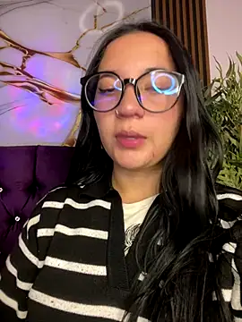 sara roy04  online show from September 26, 2025, 3:54 am