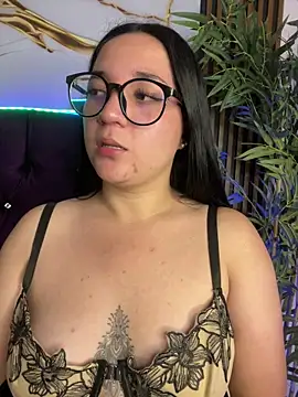 sara roy04  online show from October 7, 2025, 3:36 am