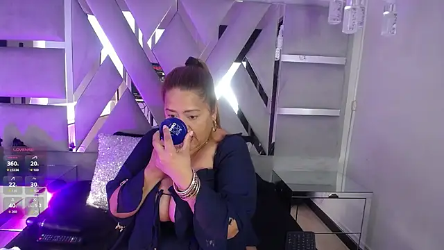 MonzerratBoyer online show from September 19, 2025, 1:45 pm