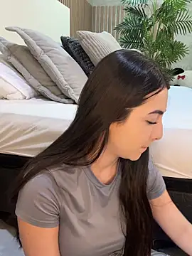 EmelyParker online show from April 11, 2026, 7:51 pm