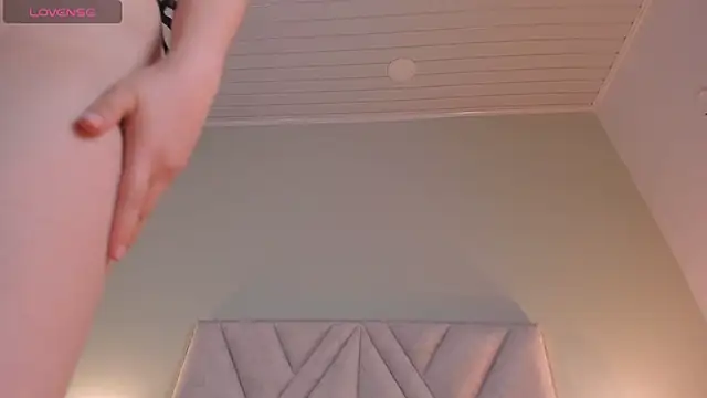 victoria becker  online show from February 14, 2026, 1:35 am