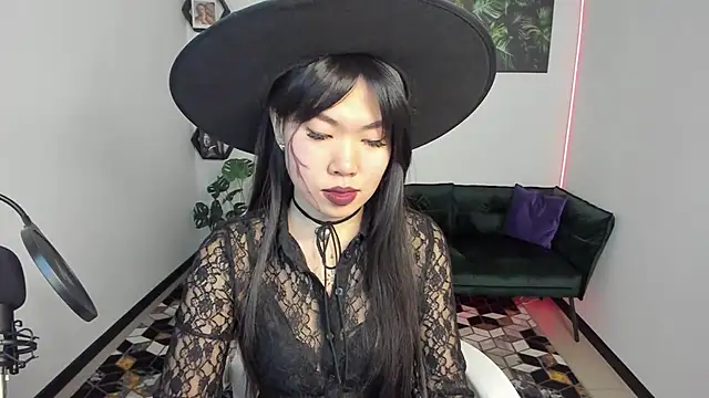 LunaPurrr online show from October 28, 2025, 1:09 am