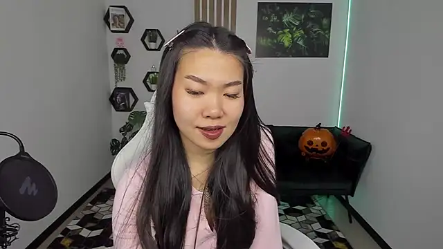 LunaPurrr online show from November 10, 2025, 1:15 am