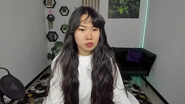 LunaPurrr online show from November 11, 2025, 1:05 am