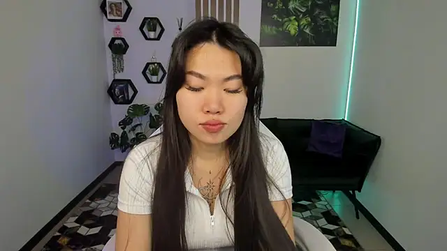 LunaPurrr online show from December 3, 2025, 1:13 am