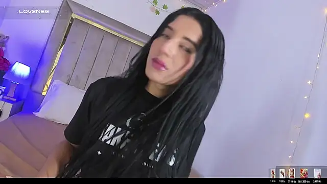 ScarlettVell online show from March 13, 2026, 6:25 pm