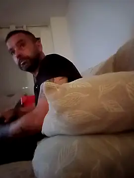 Snapshot of Feistysausage chatting on September 27, 2025, 8:03 pm Feistysausage online show from September 27, 2025, 8:03 pm