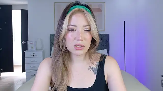 Eliih 01 online show from September 12, 2025, 6:08 pm