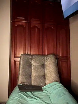 KaditaNavarro online show from November 1, 2025, 1:18 am