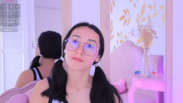 Snapshot of Ginevra_esposito chatting on October 10, 2025, 12:59 pm Ginevra esposito online show from October 10, 2025, 12:59 pm