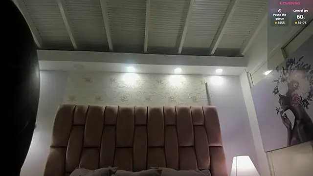 aishathornee online show from November 27, 2025, 9:50 pm