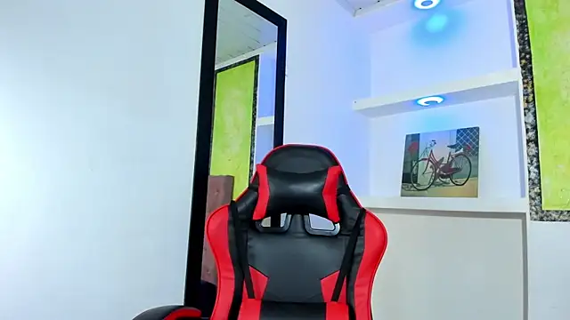 Raven Rouge  online show from February 9, 2026, 9:30 pm