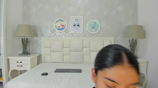 naia cox online show from April 11, 2026, 3:44 am