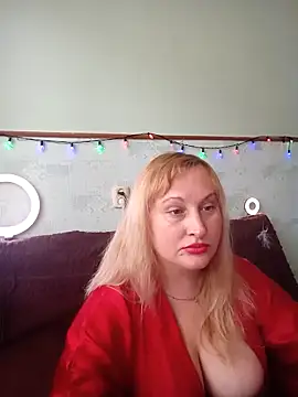 Snapshot of XHelenaX90 chatting on March 14, 2025, 11:45 am XHelenaX90 online show from March 14, 2025, 11:45 am