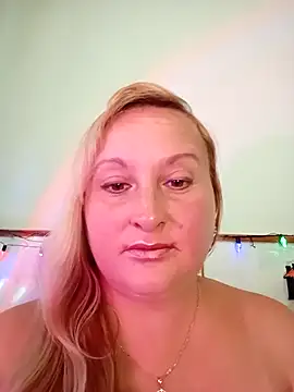 Snapshot of XHelenaX90 chatting on September 23, 2025, 9:01 am XHelenaX90 online show from September 23, 2025, 9:01 am