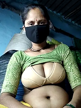 Snapshot of Hot-ilaiy chatting on October 5, 2025, 10:18 pm Hot-ilaiy online show from October 5, 2025, 10:18 pm