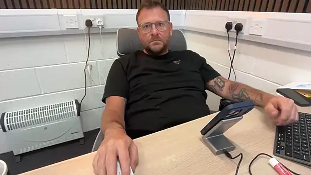 bilf1978 online show from April 15, 2026, 8:54 am