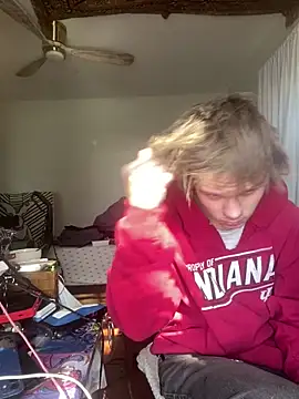 Snapshot of XanderOzzz chatting on February 13, 2026, 7:21 pm XanderOzzz online show from February 13, 2026, 7:21 pm