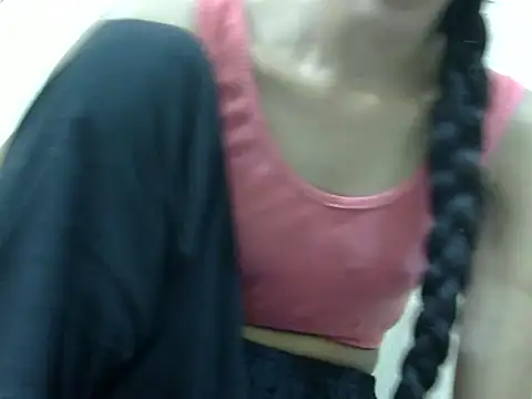 smallcuute online show from January 8, 2026, 10:50 am